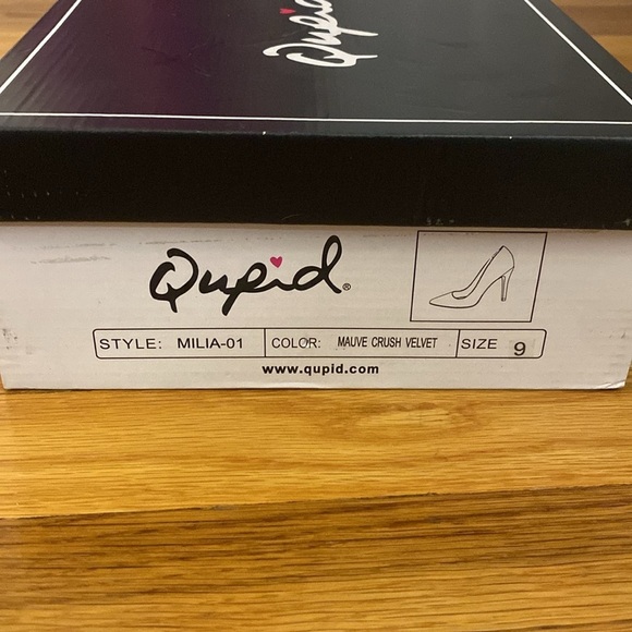 Qupid Women’s Mauve Velvet Heels Size 9 - Picture 7 of 7